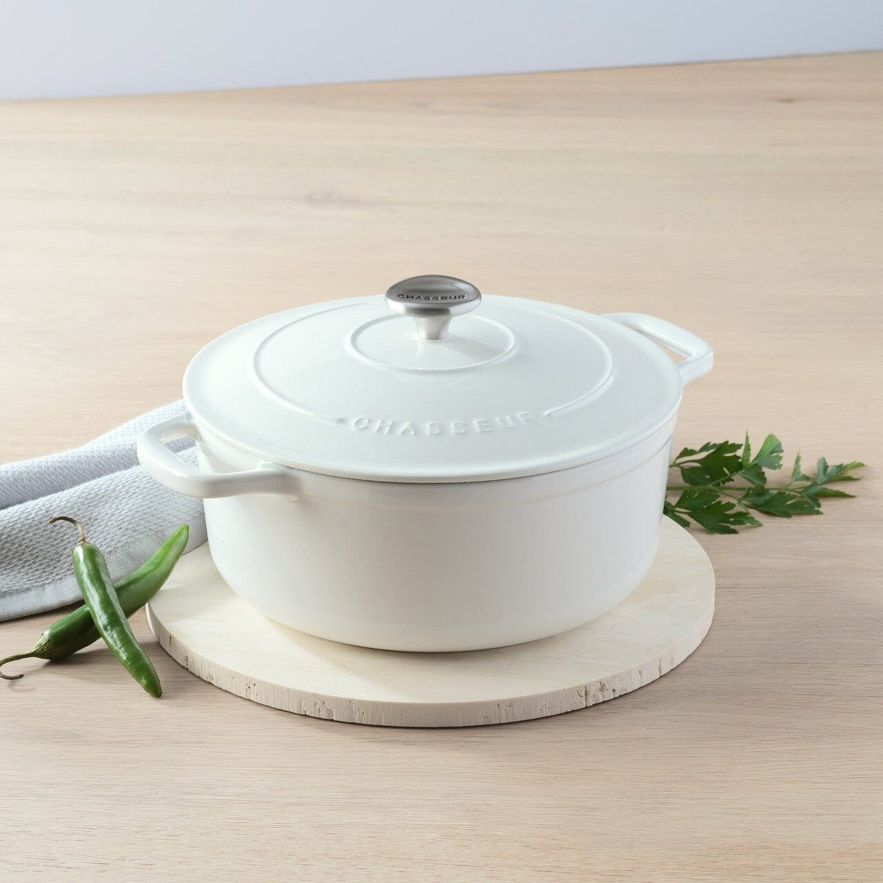 Chasseur Round French Oven Brilliant White 28cm/6.1l French Oven The Cooks Kitchen Mandurah 