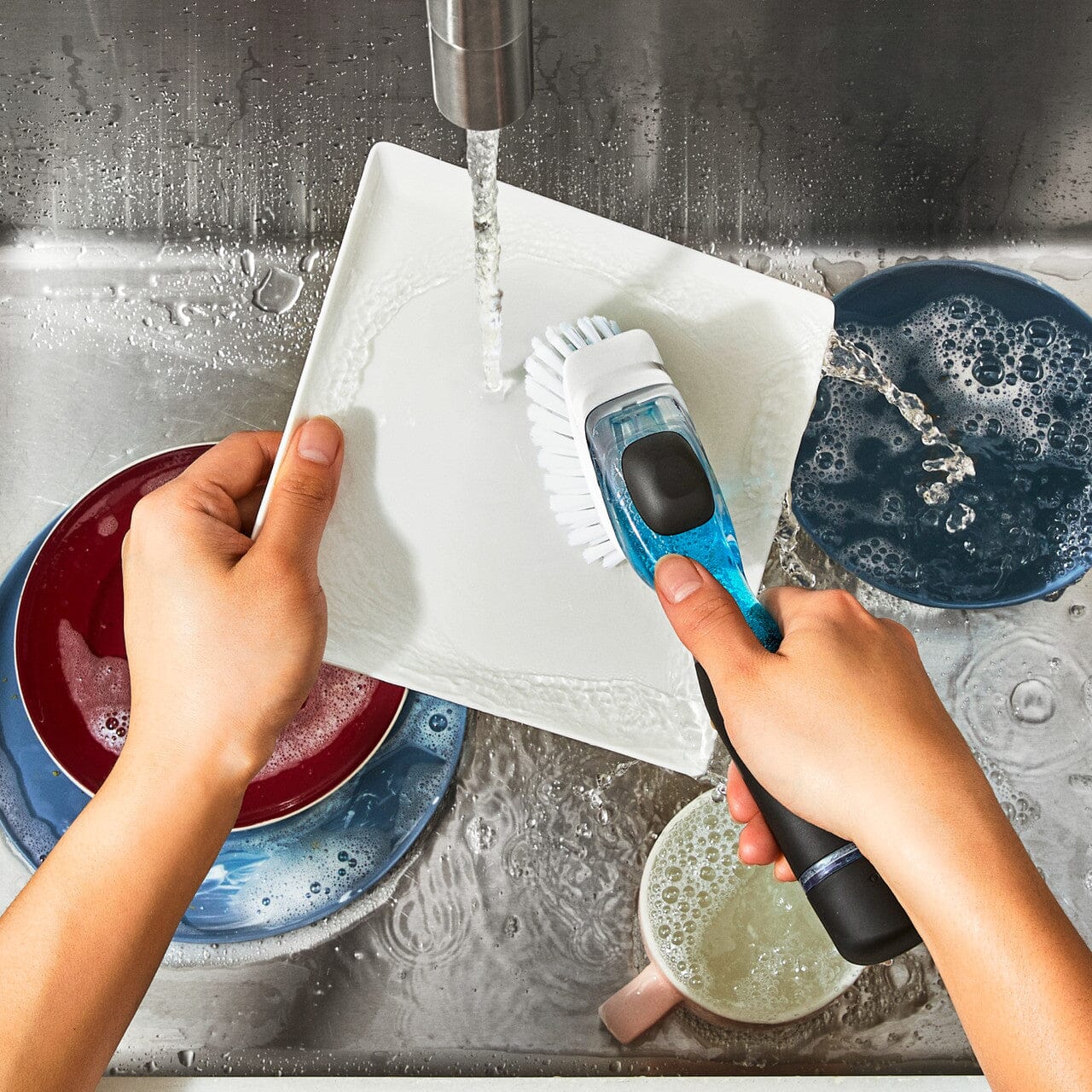 Oxo Good Grips Soap Dispensing Dish Brush Cleaning Equipment The Cooks Kitchen 