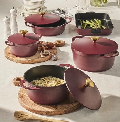 Maxwell & Williams Cast Lite - Non-stick Casserole 28cm/6.3l Cherry