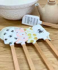 Davis & Waddell Beetanical Kitchen Spatula 4 Assorted Designs Silicone Bakeware The Cooks Kitchen 